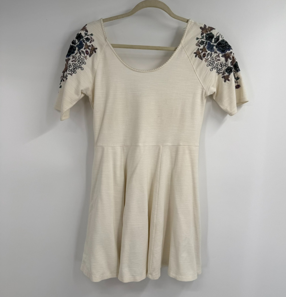 Free People Floral Embroidered Skater Dress Size L Cream Boho Textured Knit Mini